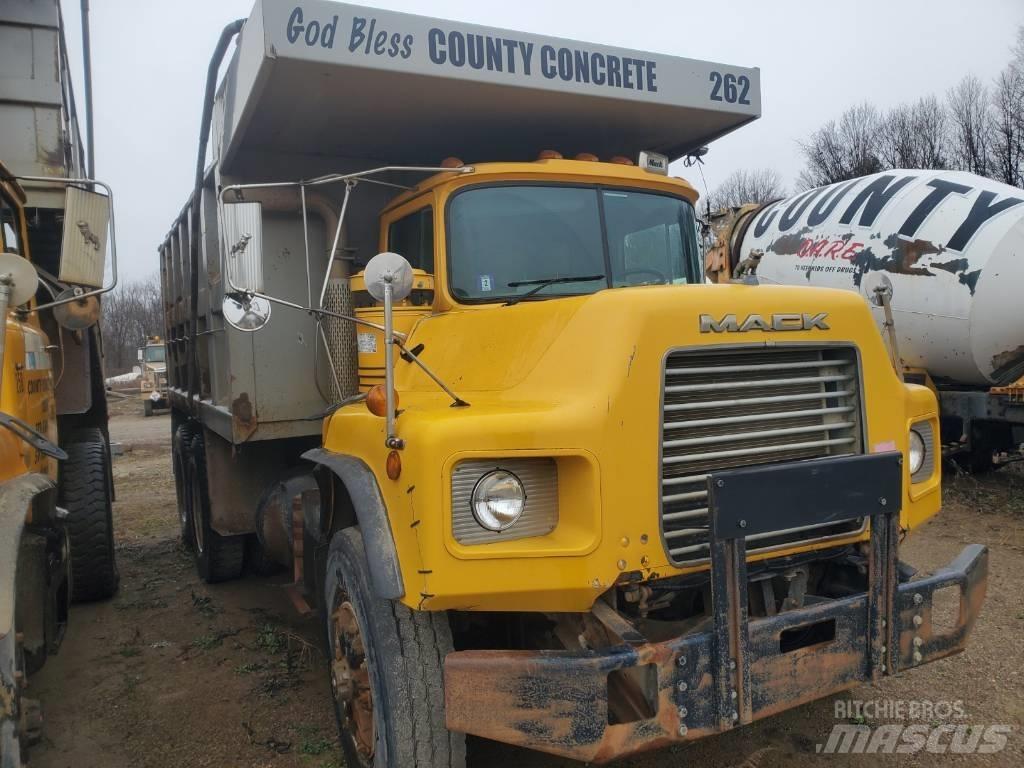 Mack DM690SX Wywrotki