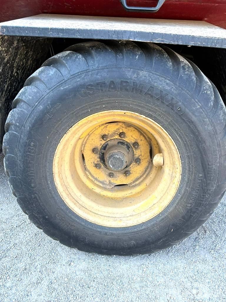 New Holland D 1210 Prasy kostkujące