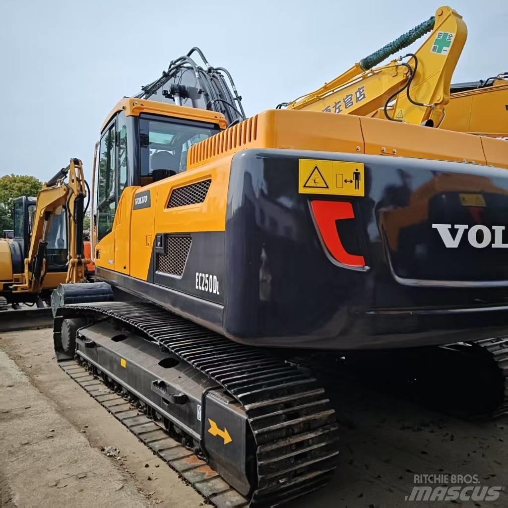 Volvo 250DL Koparki gąsienicowe