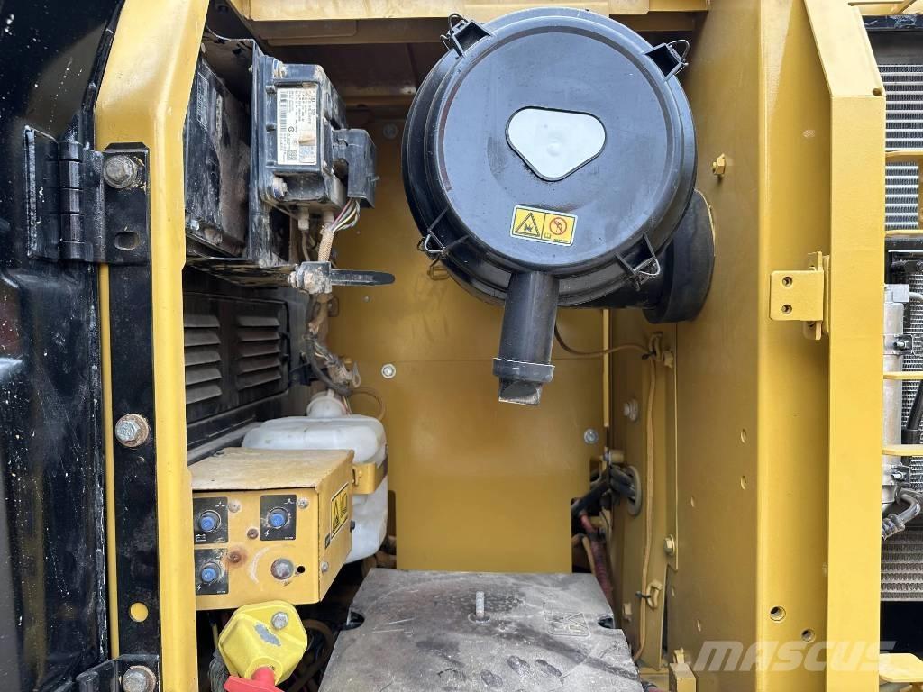 CAT 320D2 Koparki gąsienicowe
