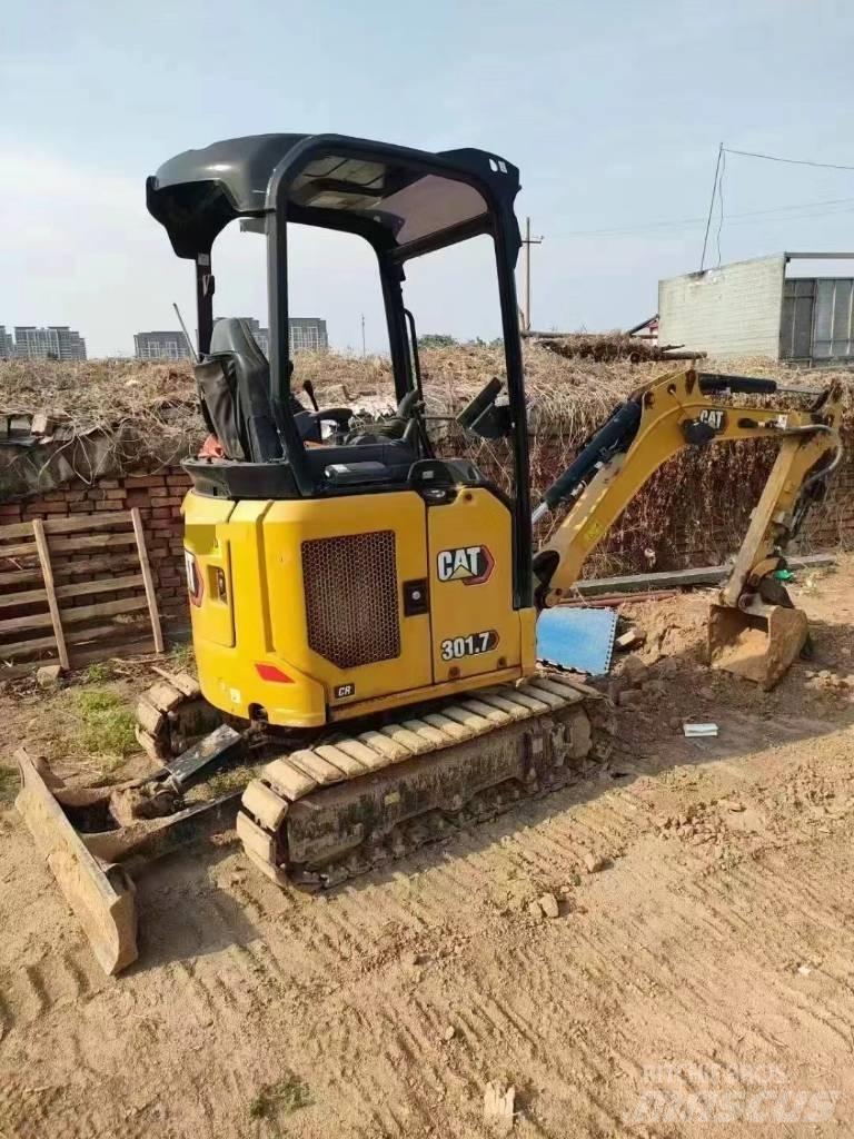 CAT 301.7 Minikoparki
