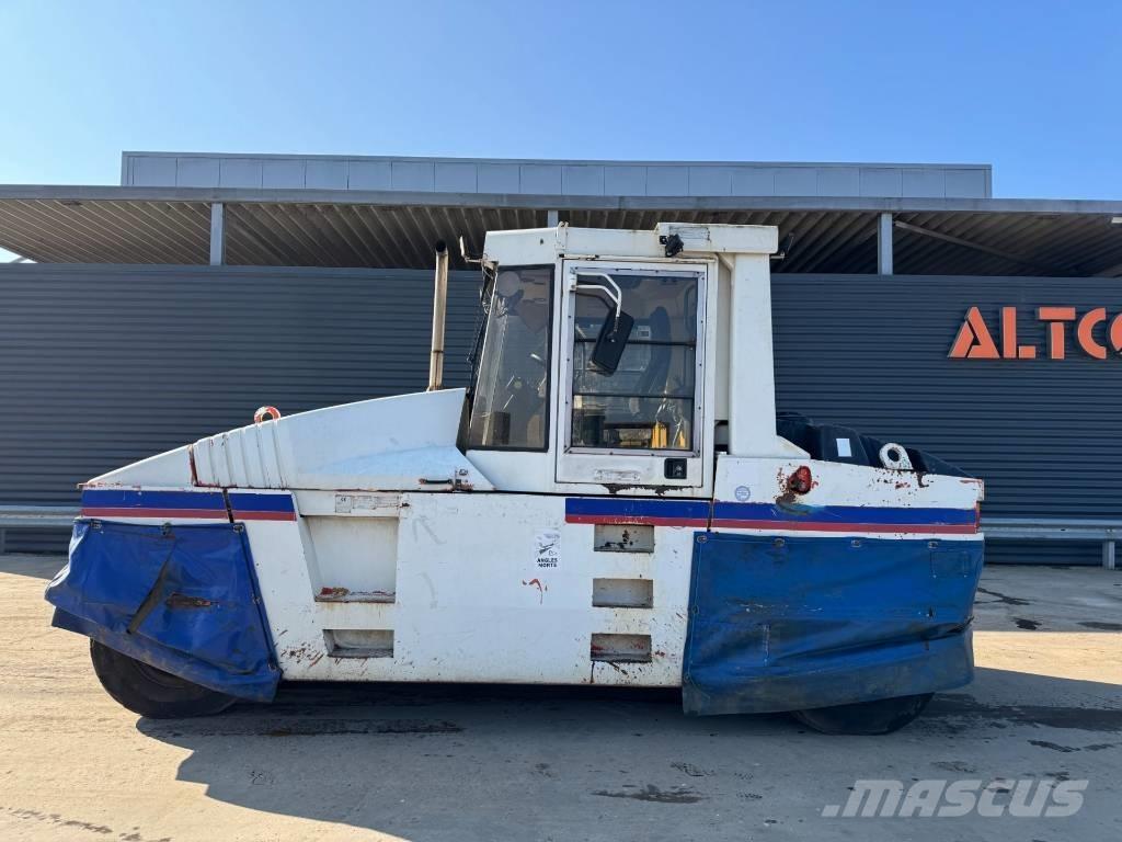 CAT PS-300B Walce ogumione