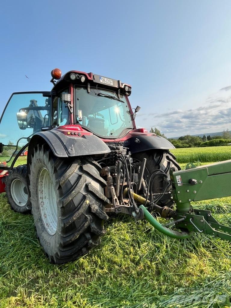 Valtra N155 Versu Ciągniki rolnicze