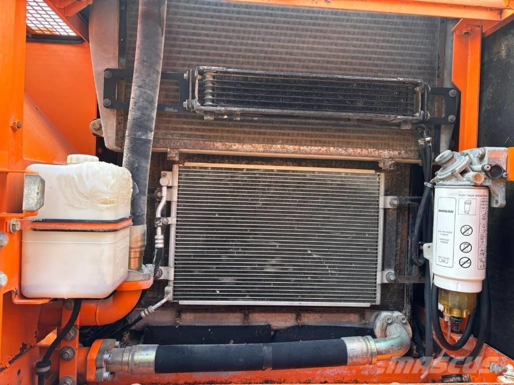 Doosan DX 300 LC Koparki gąsienicowe