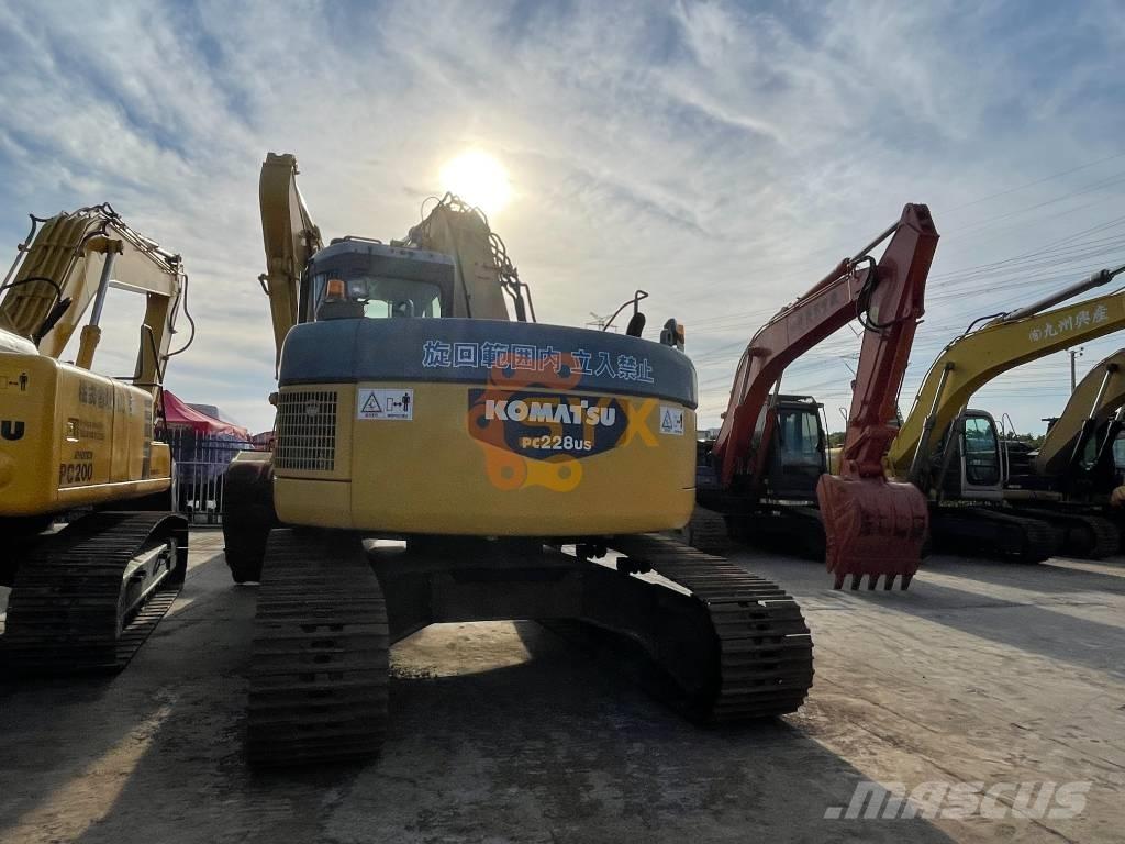 Komatsu PC 228 US Koparki gąsienicowe