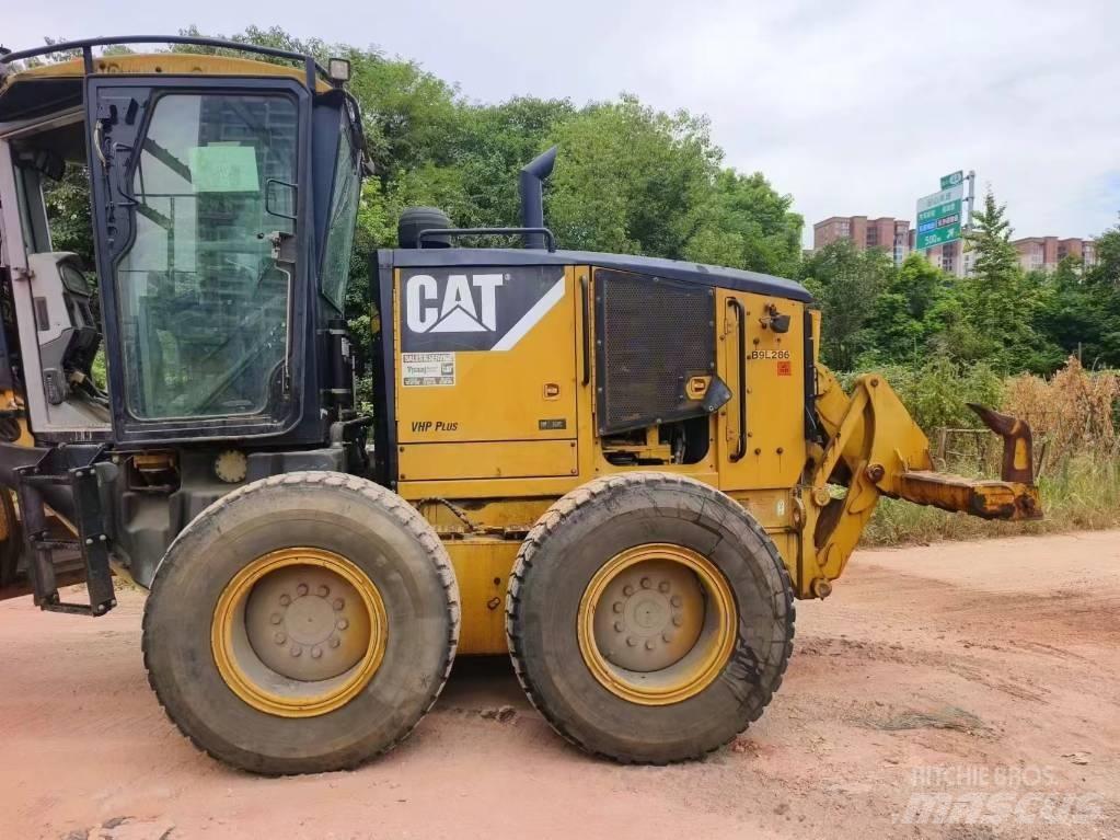 CAT 160 M Równiarki