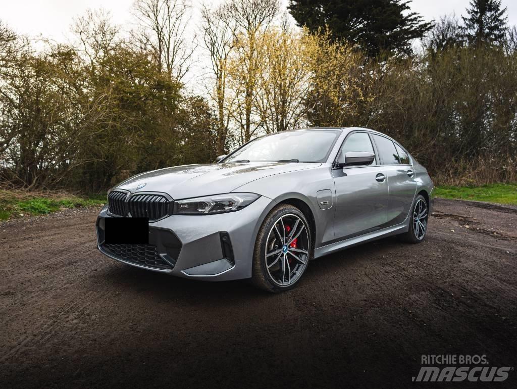 BMW 330e Samochody osobowe