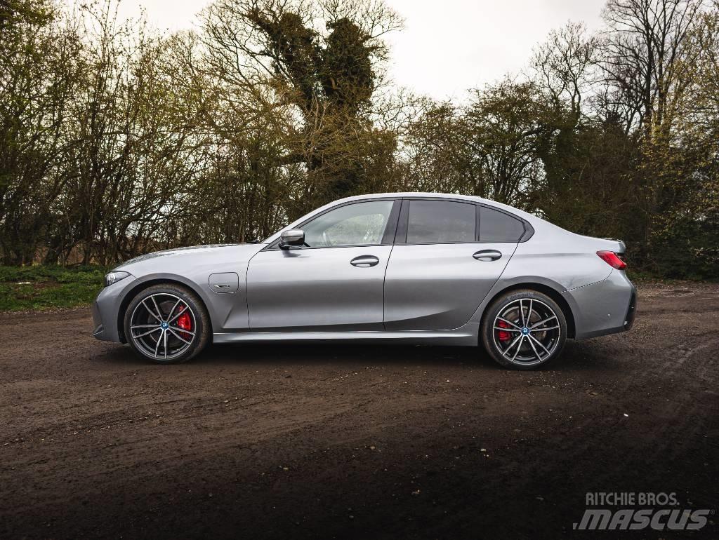 BMW 330e Samochody osobowe