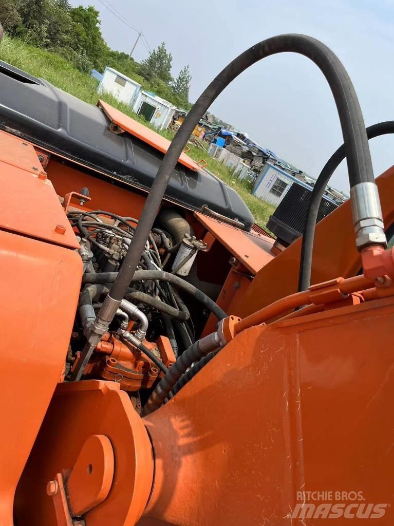 Doosan DH 225 Koparki gąsienicowe