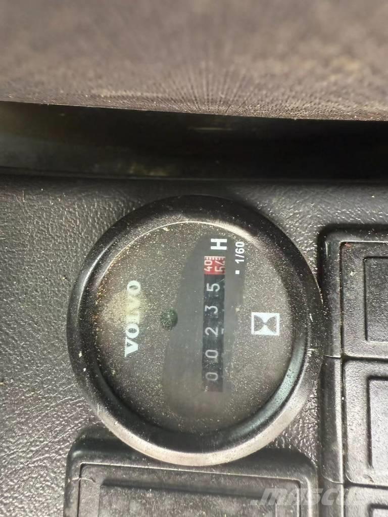 Volvo 140 Koparki gąsienicowe