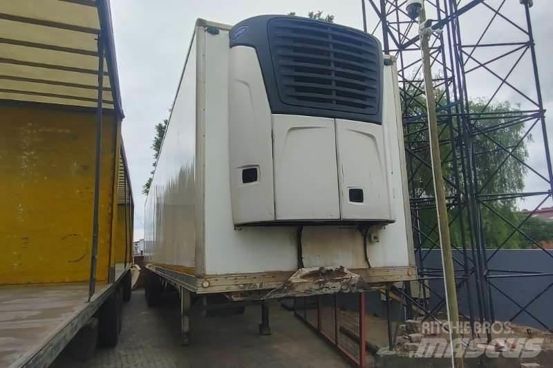 Afrit 30 pallet Inne przyczepy