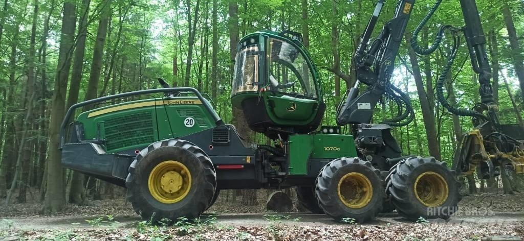 John Deere 1070G Harwestery