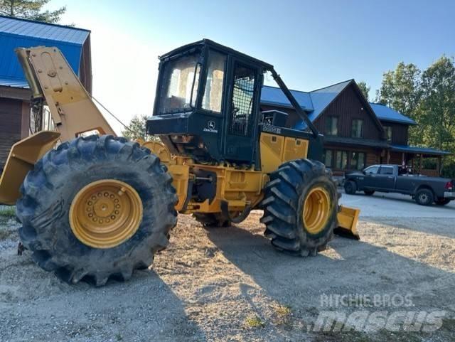 John Deere 540 G III Skidery