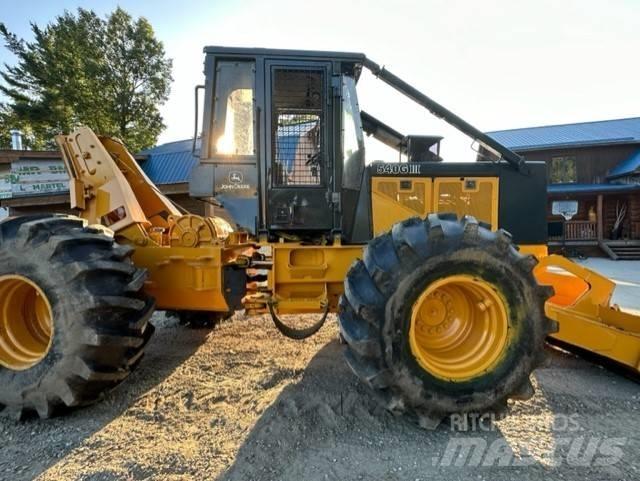 John Deere 540 G III Skidery