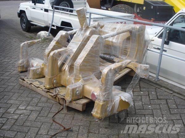 CAT 140M/160M Ripper Maszyny budowlane - Inne