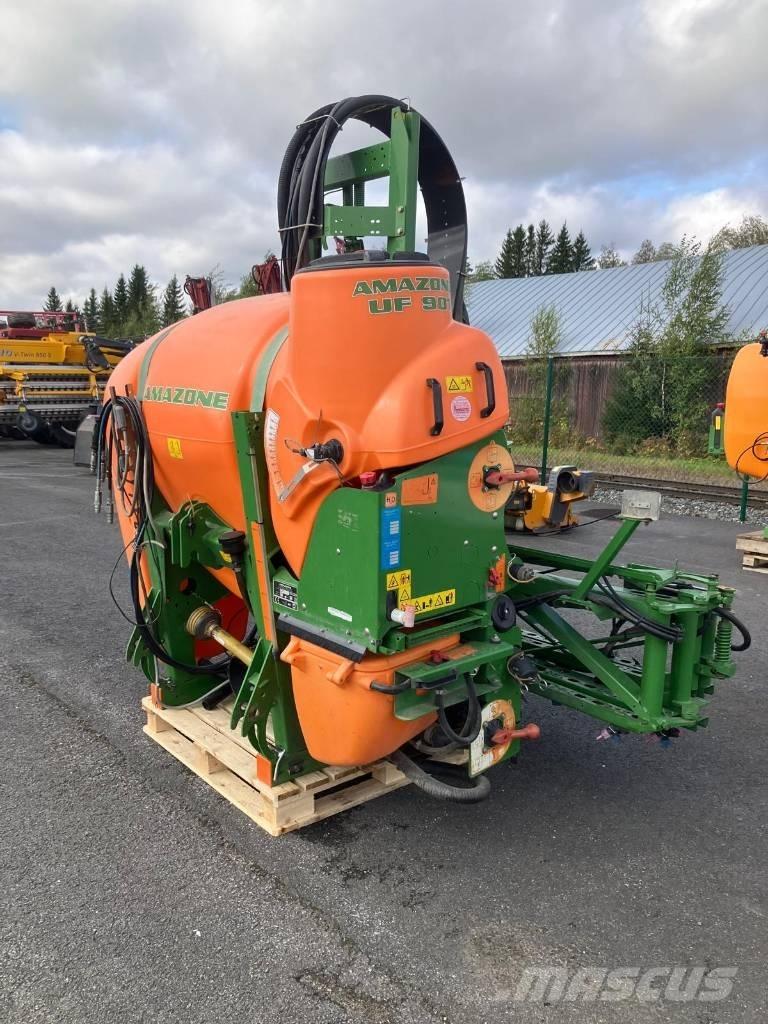 Amazone UF 901 Zamontowane opryskiwacze