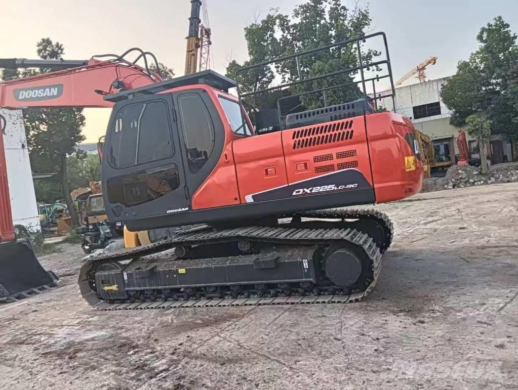 Doosan DX 225LC-9C Koparki gąsienicowe