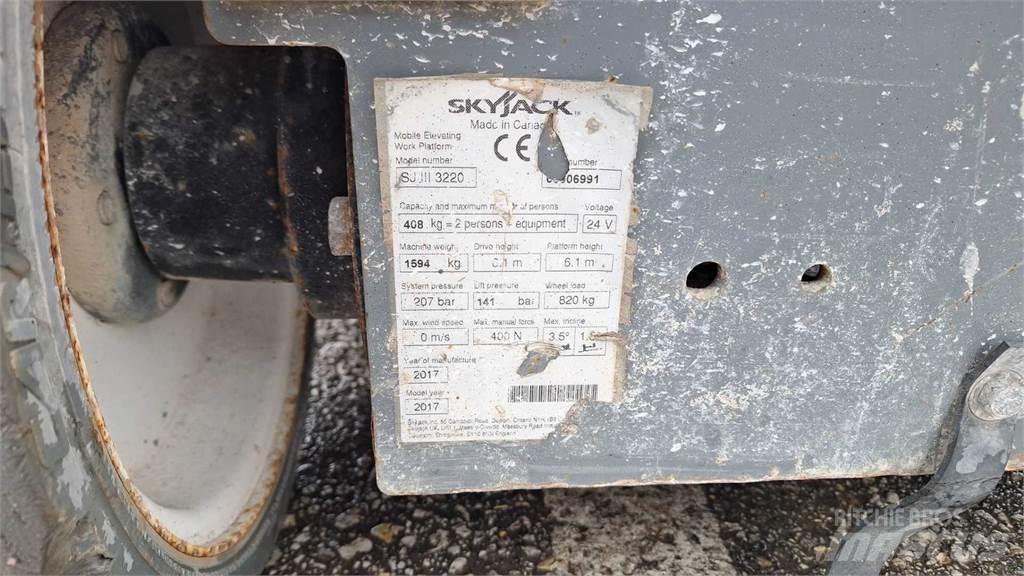 SkyJack SJIII3220 Podnośniki nożycowe