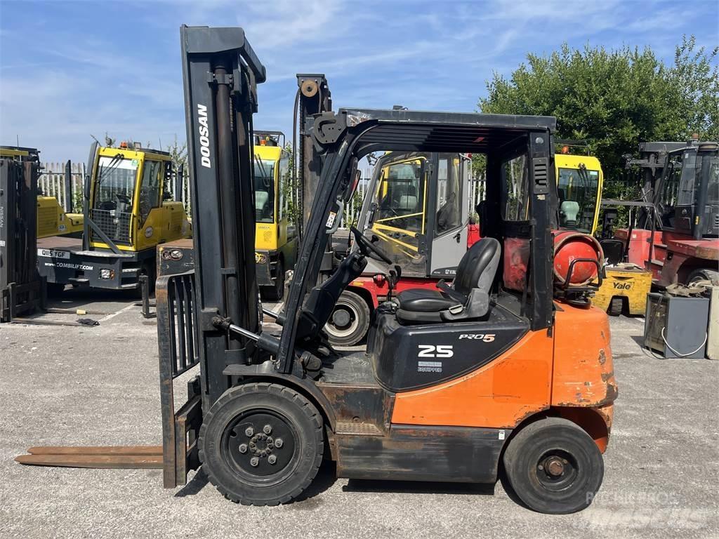Doosan G25E-5 Wózki LPG