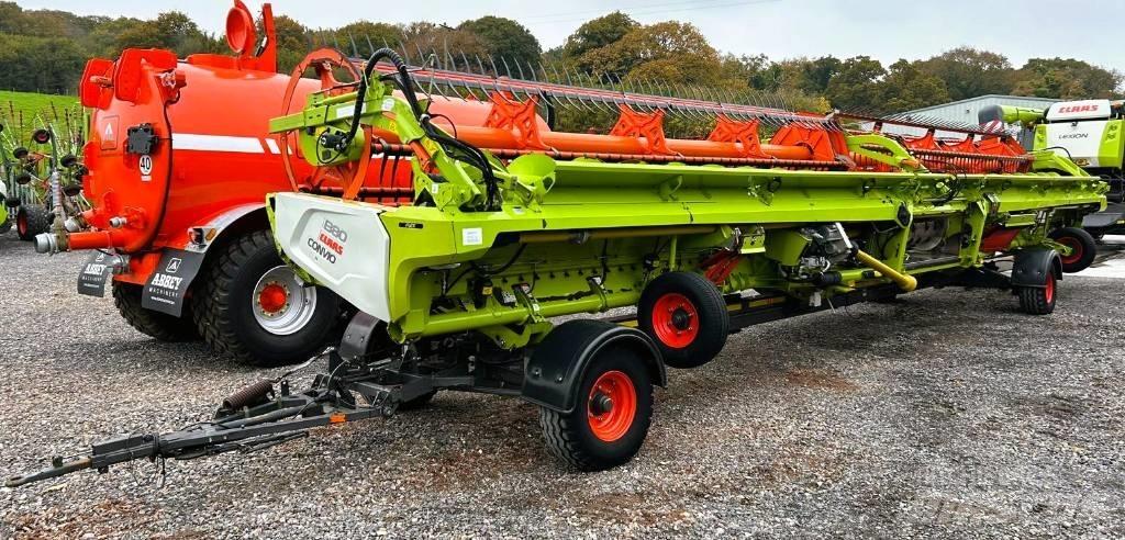 CLAAS Lexion 8900 TT Kombajny zbożowe