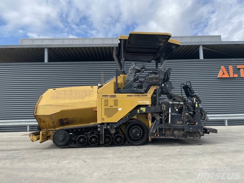 CAT AP555F Rozściełacze do asfaltu