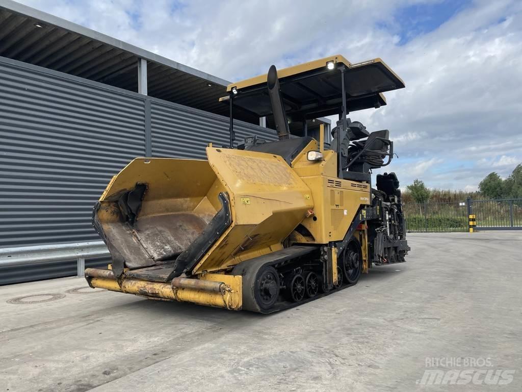 CAT AP555F Rozściełacze do asfaltu