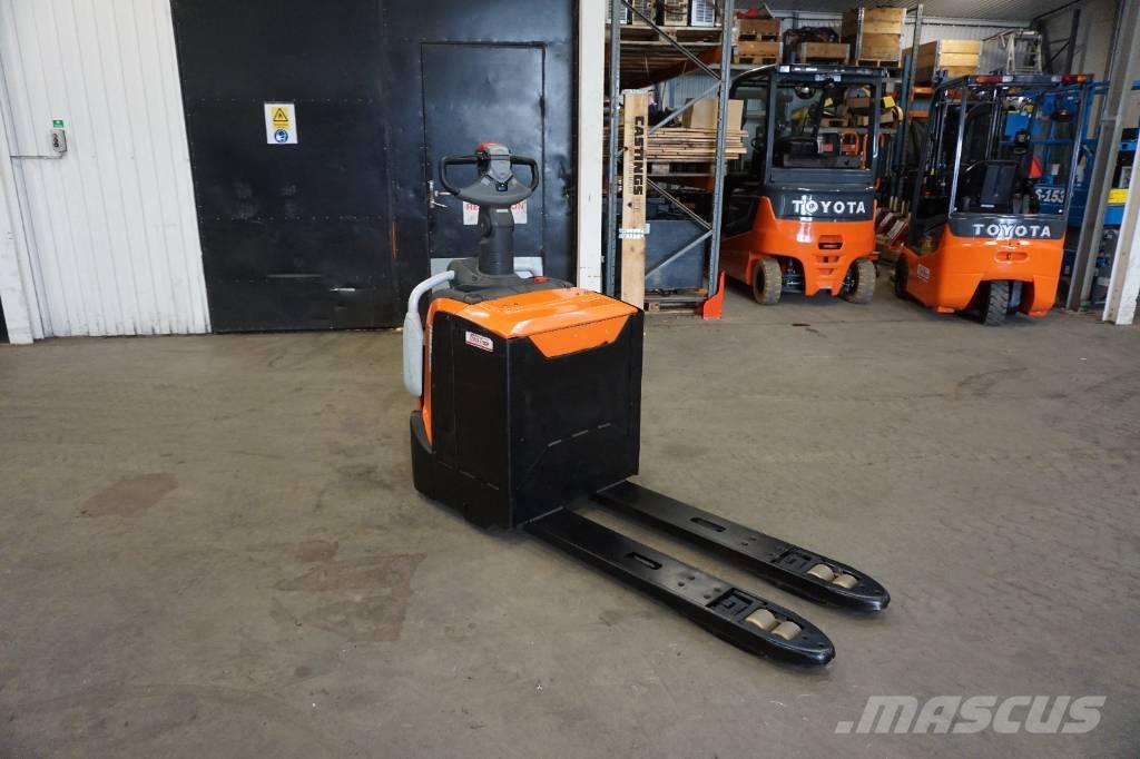 Toyota LPE220 Wózki widłowe unoszące z platformą dla operatora