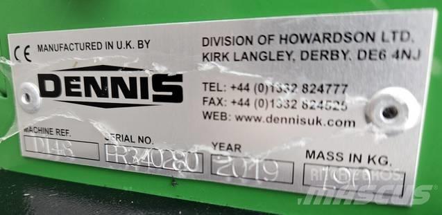 Dennis Pro34R Kosiarki mechaniczne z operatorem za maszyną