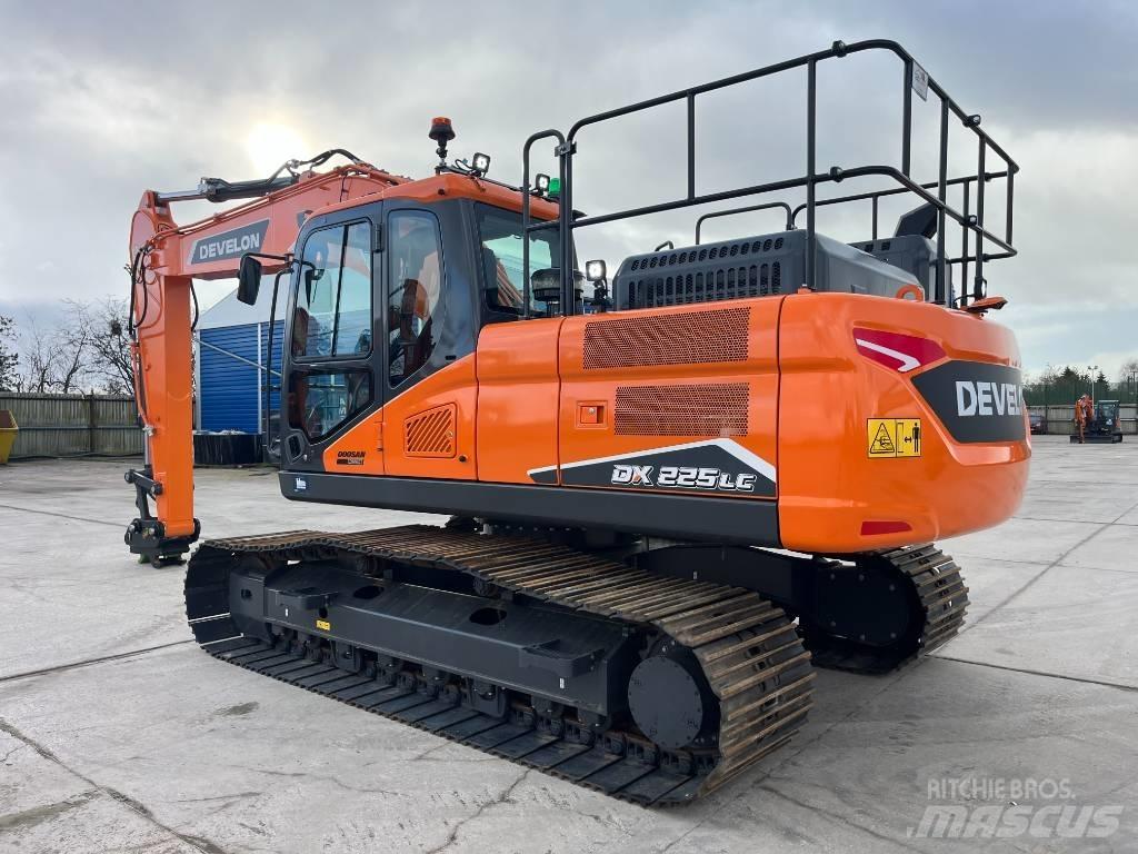 Develon DX 225 LC-7 Koparki gąsienicowe