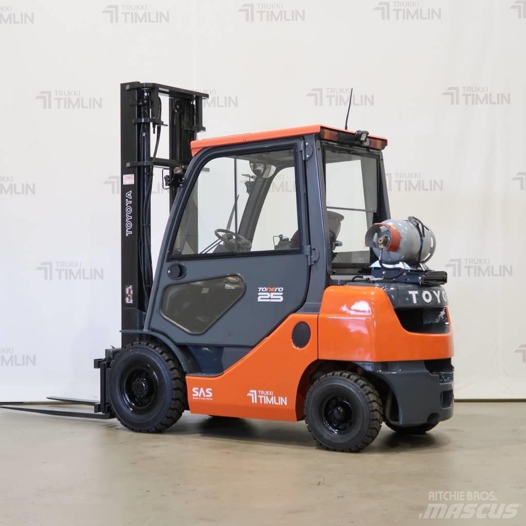 Toyota 02-8FGF25 Wózki LPG