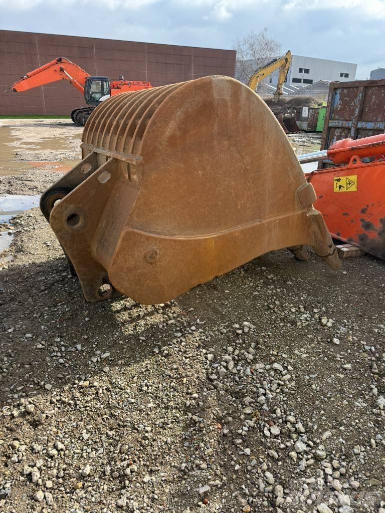 Hitachi ZX690 LCR - 6 Koparki gąsienicowe