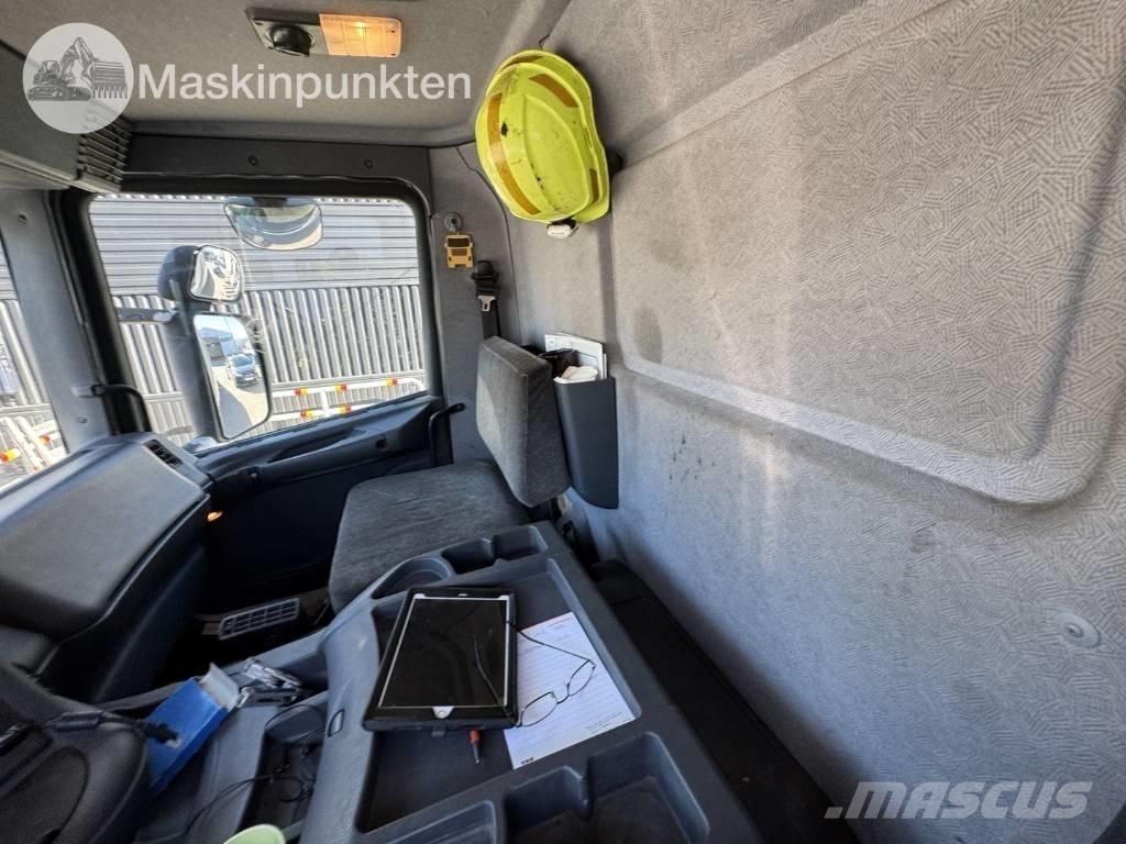 Scania P 94 D Samochody ratownicze pomocy drogowej