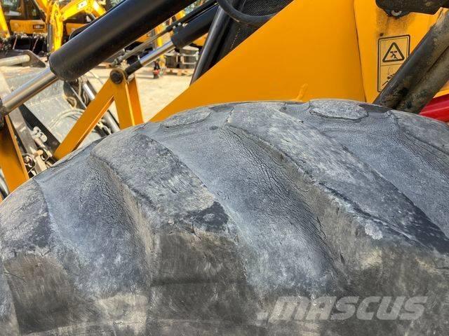 JCB 4CX AEC Koparko-ładowarki