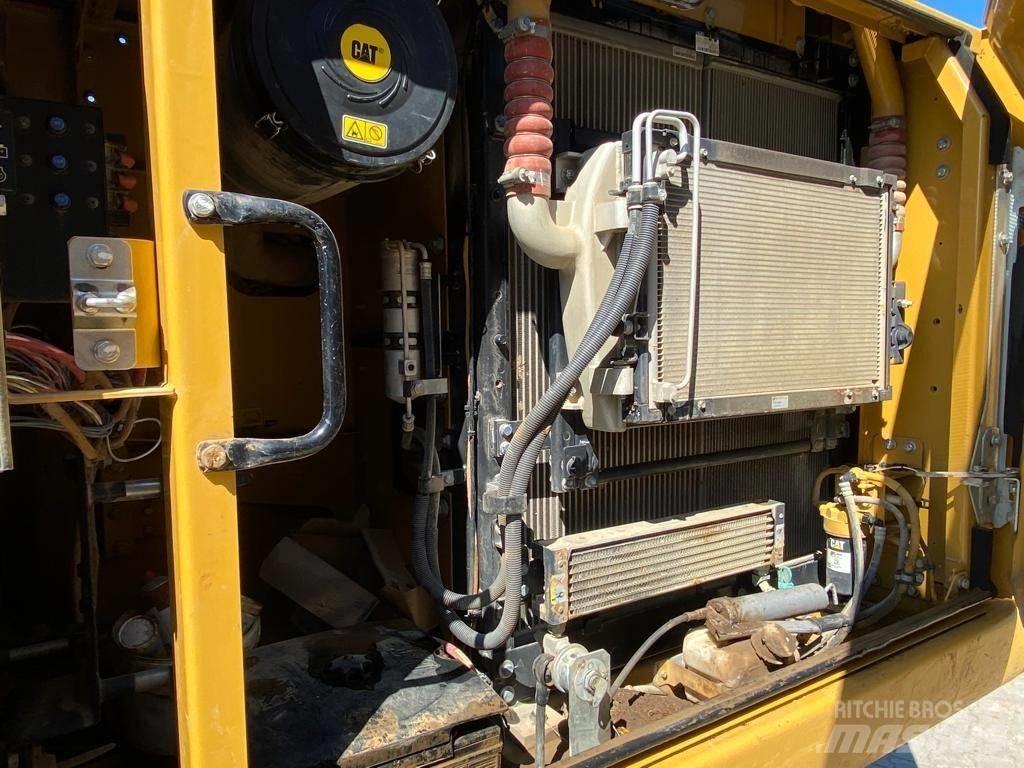 CAT 323 E Koparki gąsienicowe