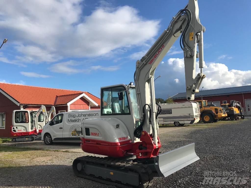 Takeuchi TB250-2 Minikoparki