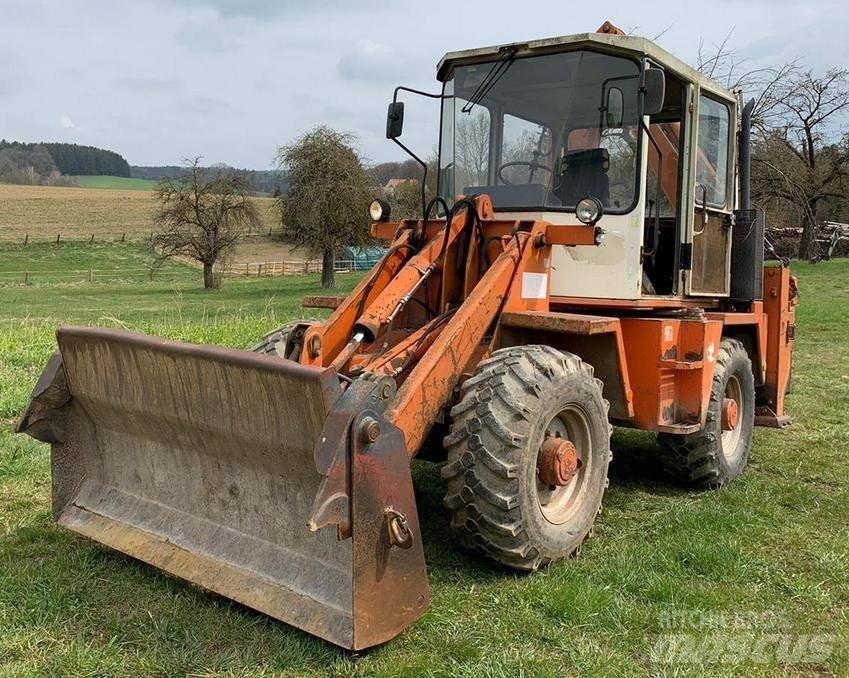 Schaeff SKB 902 Koparko-ładowarki