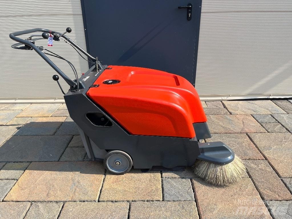 Hako B 800 Zamiatarki - Zgarniarki - Odśnieżarki