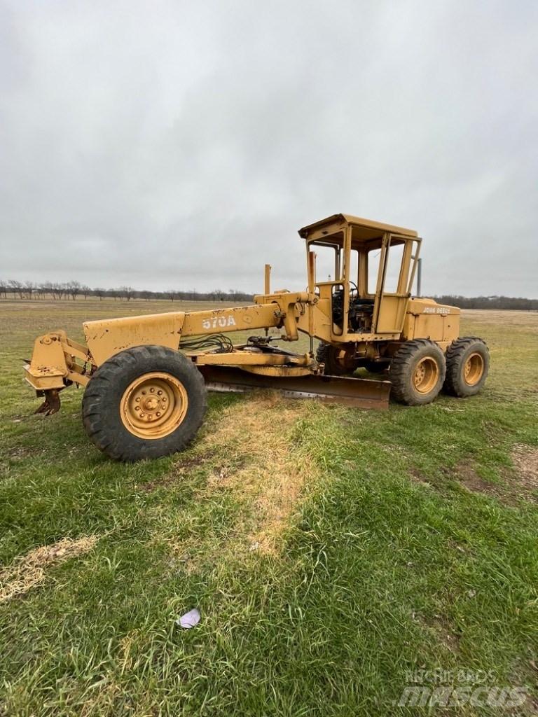 DEERE 570A Równiarki