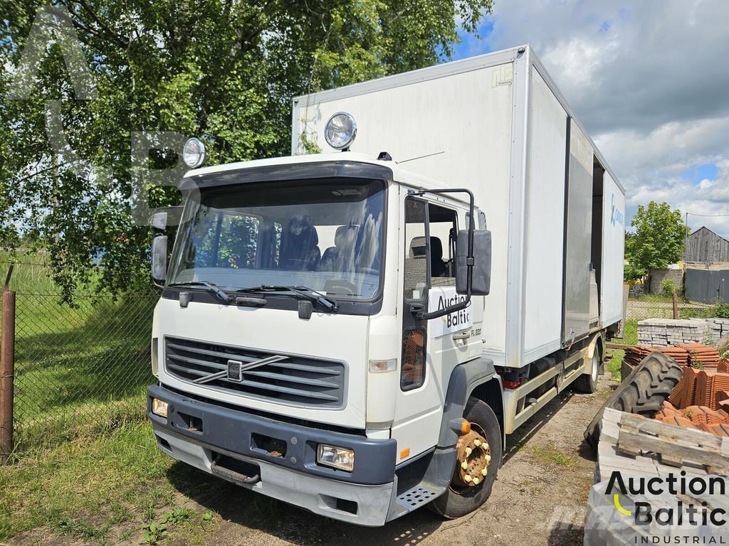 Volvo FL615 Samochody ciężarowe ze skrzynią zamkniętą
