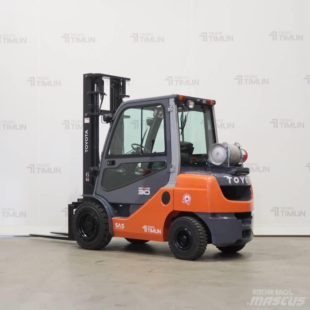 Toyota 02-8FGF30 Wózki LPG