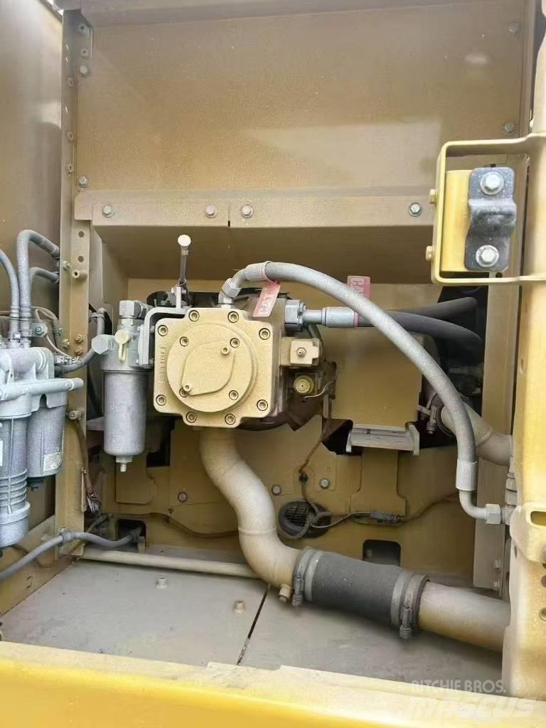 CAT 323 Koparki gąsienicowe