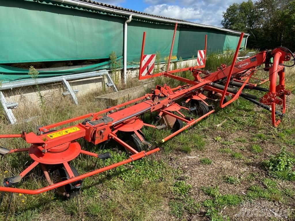 Kuhn GF8702 Zgrabiarki i przetrząsacze