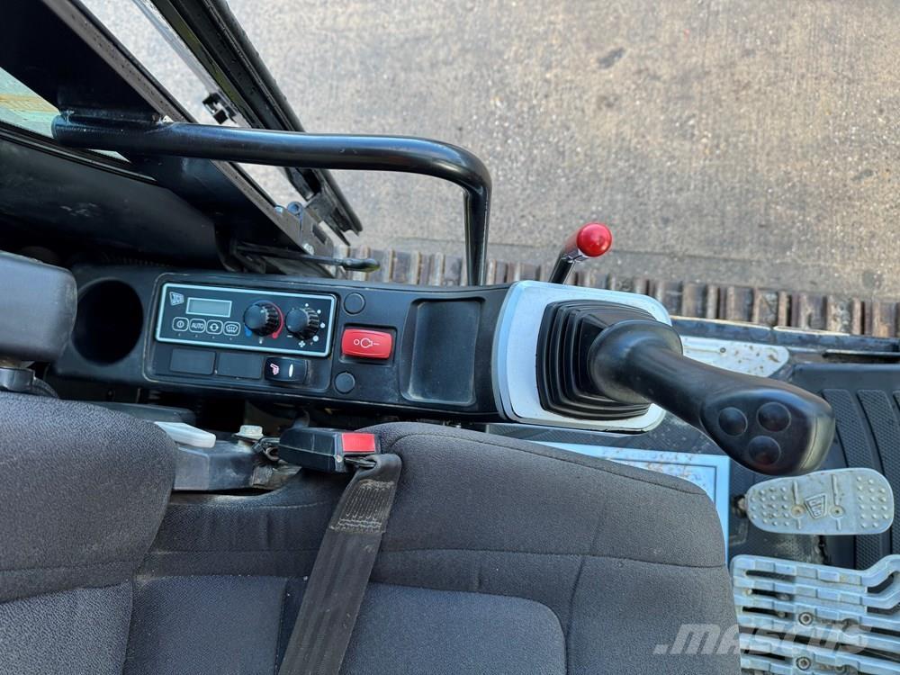 JCB JS131LC Koparki gąsienicowe