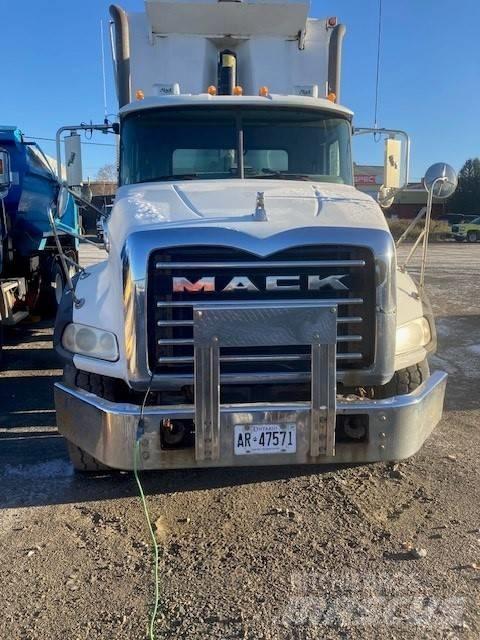 Mack GU813 Wywrotki