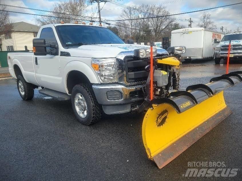 Ford F 250 FX4 Lemiesze i pługi śnieżne