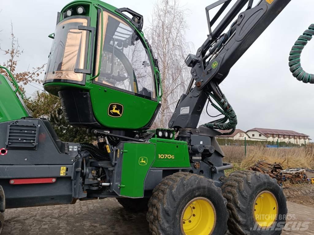 John Deere 1070G Harwestery