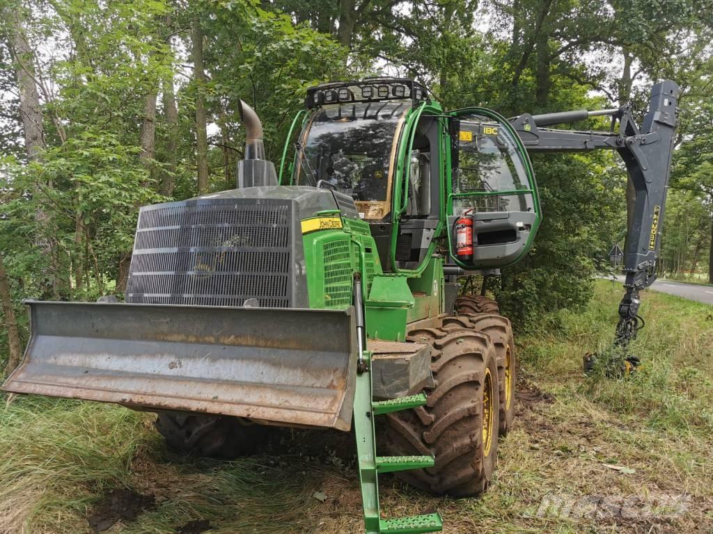 John Deere 1110G Forwardery