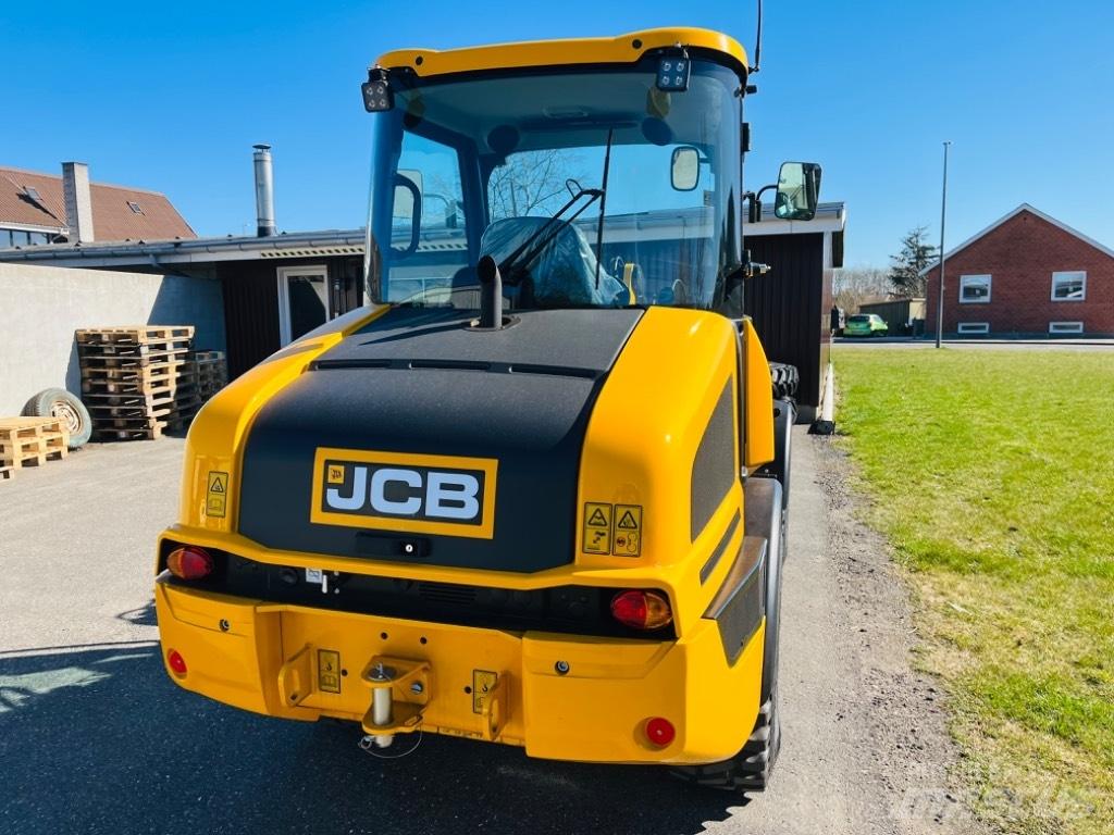 JCB 407 Ładowarki wielofunkcyjne