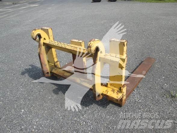  CE LOADER Widły