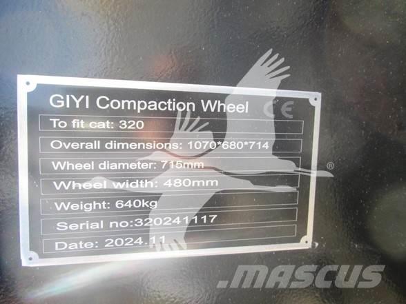  GIYI CAT 320 Opony, koła i felgi
